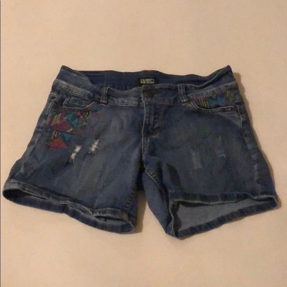Cute! Sz 9 Celebrity Pink Jean Shorts - Picture 2 of 3